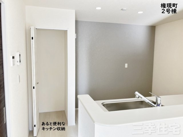 碧南市権現町の収納|キッチンに収納があって大変便利！食材ストックに困りません