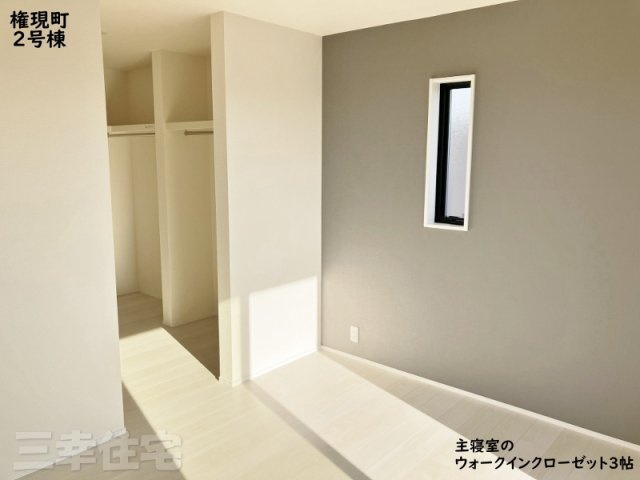 碧南市権現町の収納|主寝室の収納はウォークインクローゼット。転倒リスクがあるタンスを置かない安心設計です