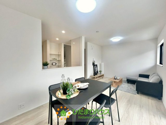 春日部市米島24-1期　新築一戸建て　リナージュの居間・リビング