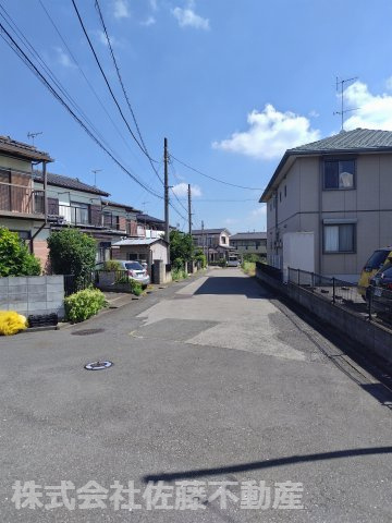『鴻巣駅』西口11分。南東・南西の角地37坪の前面道路含む現地写真|位置指定道路