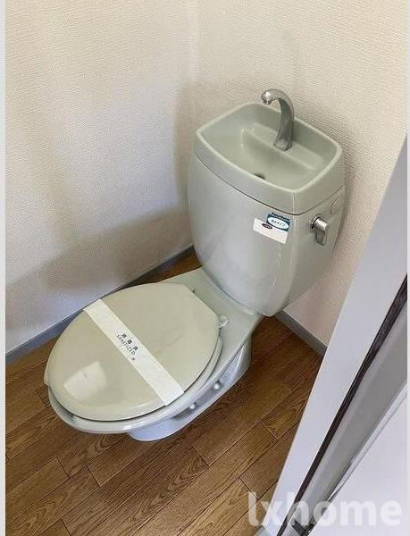 サンビレッヂ新和のトイレ|落ち着いた色調のトイレです