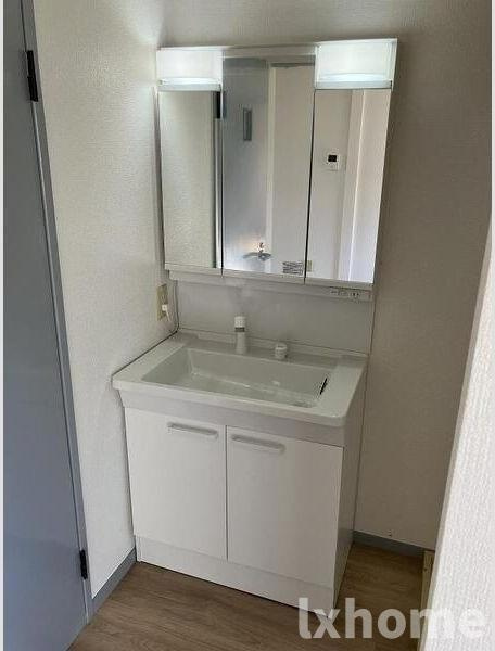 サンビレッヂ新和の洗面所|明るい洗面所です