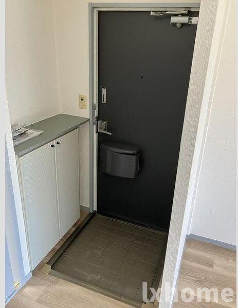 サンビレッヂ新和の玄関|明るい玄関です