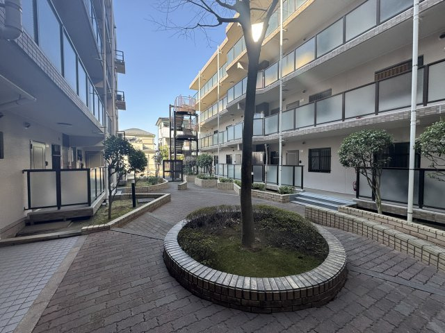 ライオンズマンション春日部緑町のその他共用部分|パティオ