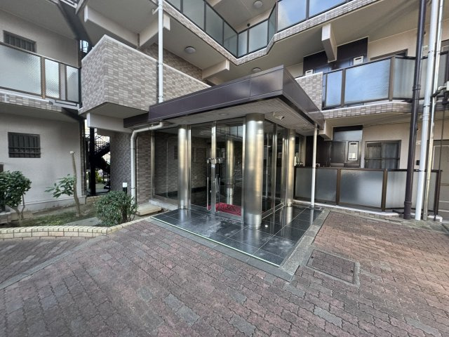 ライオンズマンション春日部緑町のその他共用部分|パティオ側エレベーターホール入口
