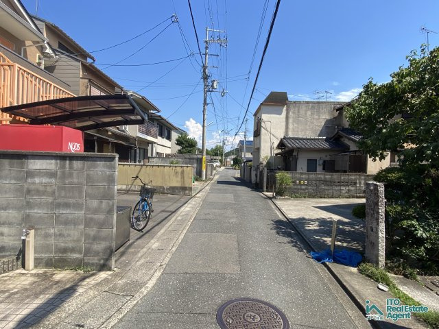 上賀茂中ノ坂町 中古戸建の前面道路含む現地写真
