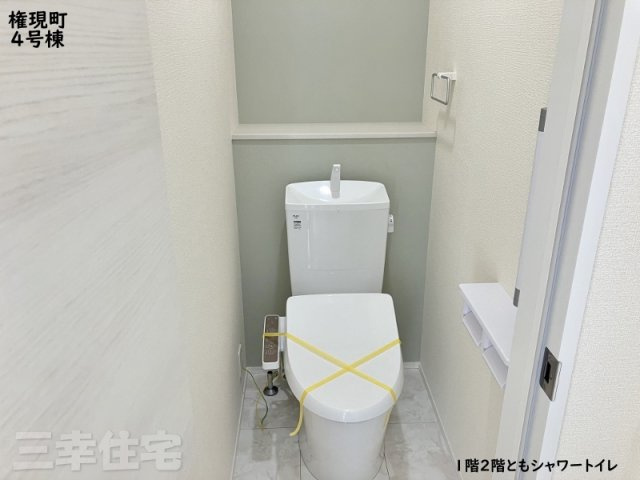 碧南市権現町のトイレ|1階2階に洗浄便座を標準装備しています。水量は従来品より約60%カットされていて経済的です