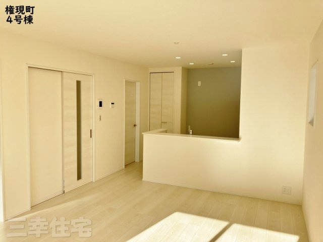 碧南市権現町のダイニング|明るいリビングダニング