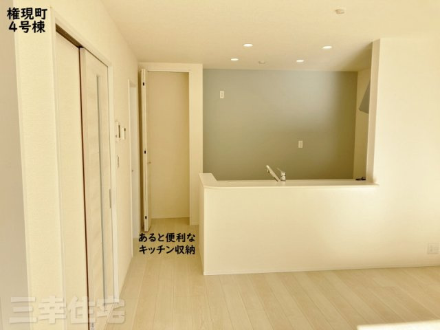 碧南市権現町の収納|キッチンに収納があって大変便利！食材ストックに困りません