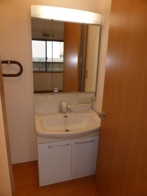 ヒルクレストの独立洗面台|別号室の参考写真です。