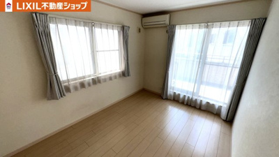 【洋室】 | 久喜市西大輪 中古戸建 | ２階(東側）の洋室３部屋はとてもきれいです。