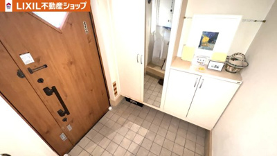 【玄関】 | 久喜市西大輪 中古戸建 | ゆとりのある玄関スペース