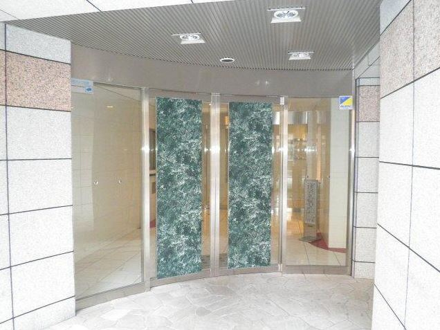 ガーラ・ステーション新宿御苑前のエントランス|ガーラ・ステーション新宿御苑前