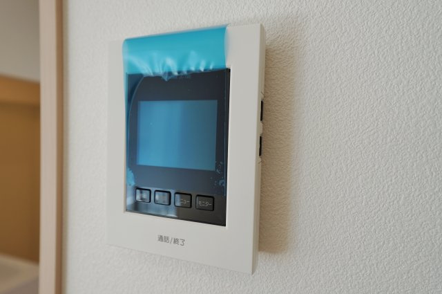 【保土ヶ谷駅徒歩10分、高台×静けさ】20帖LDKのゆとりある住まい】｜仲介手数料無料のセキュリティ|来訪者の顔を確認できるTVモニター付きインターフォン。防犯面にも配慮された設備です。