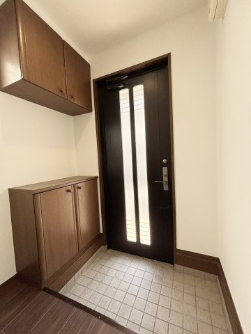 西蔵町 リフォーム済 一戸建の玄関