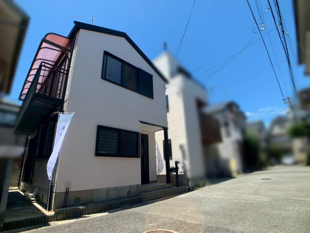 西蔵町 リフォーム済 一戸建の前面道路含む現地写真