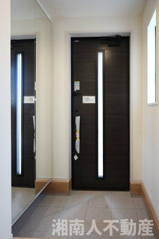 藤沢市鵠沼海岸３丁目５４２８新築戸建の玄関|毎日通る玄関はこちらです