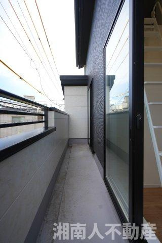 藤沢市鵠沼海岸３丁目５４２８新築戸建のバルコニー|バルコニー付きです