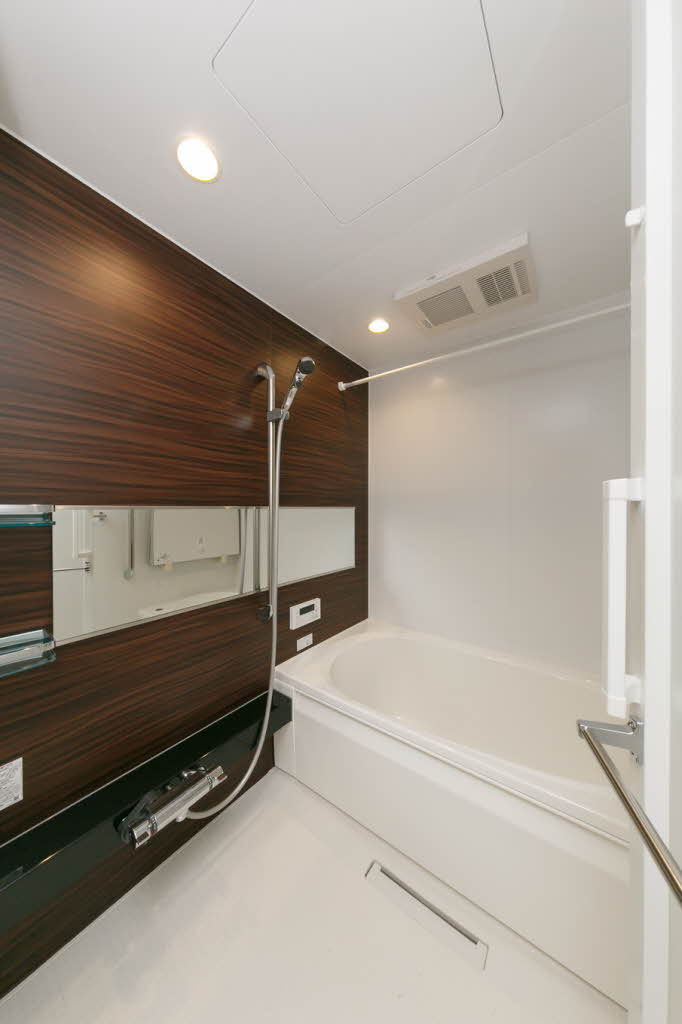 ラ　イーストの浴室