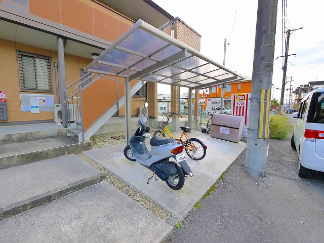 マ・メゾン榮　Ⅲの駐車場|駐車場があるので、車を買う予定の方も安心です