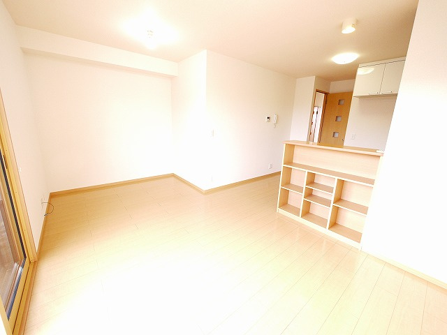 マ・メゾン榮　Ⅲの居間・リビング|使いやすい居間です