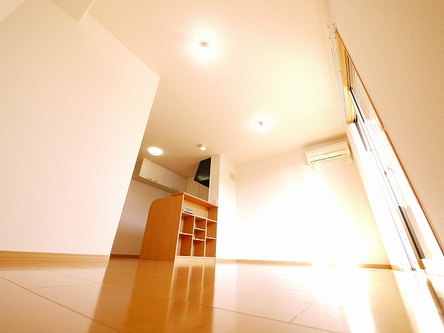 マ・メゾン榮　Ⅲの洋室|使い勝手のいい洋室です