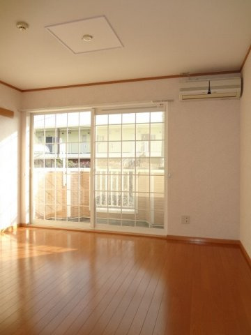 熊本市北区鶴羽田町のアパートの居間・リビング|リビングです