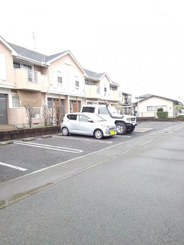熊本市北区鶴羽田町のアパートの駐車場|カースペースがあります