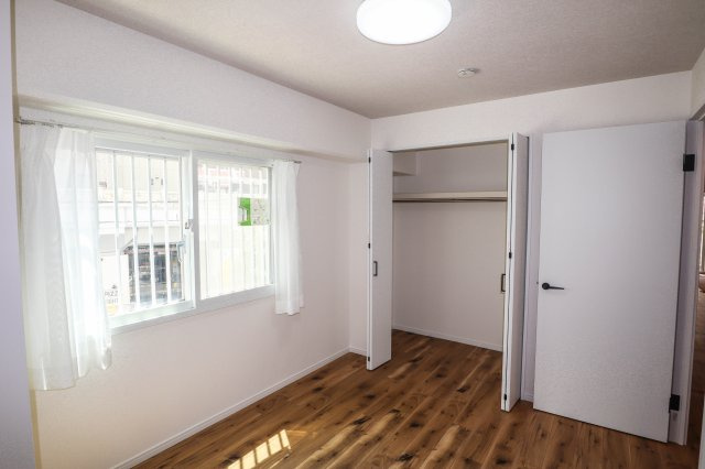 【その他】 | コープ野村梅田Ａ棟 | 洋室　約４．９帖には大きめのクローゼットが有ります♪