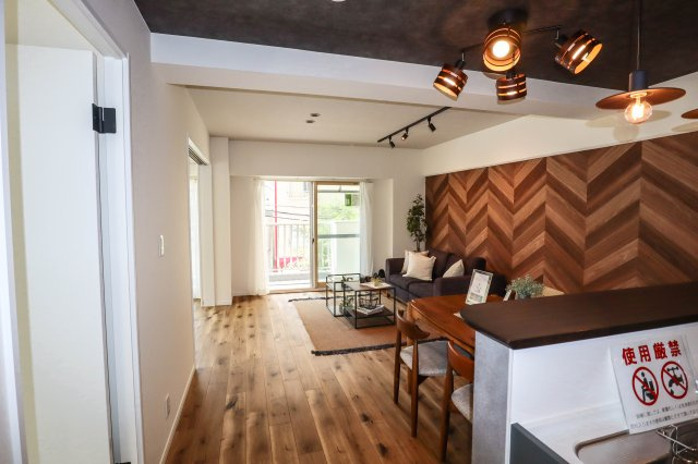 【その他】 | コープ野村梅田Ａ棟 | 室内改装済の南東角部屋♪
※設置されている家具小物等はディスプレイ用です