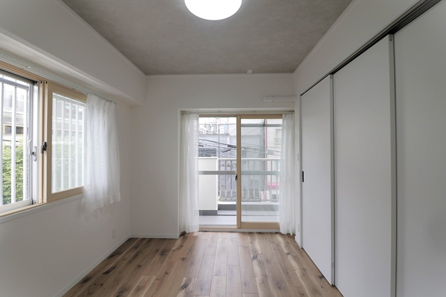 【子供部屋】 | コープ野村梅田Ａ棟 | LDとバルコニーに面した洋室　約４．９帖　