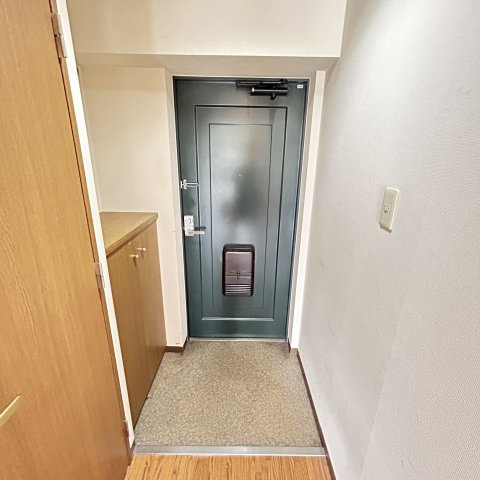 ティアラ高砂ハイツの玄関