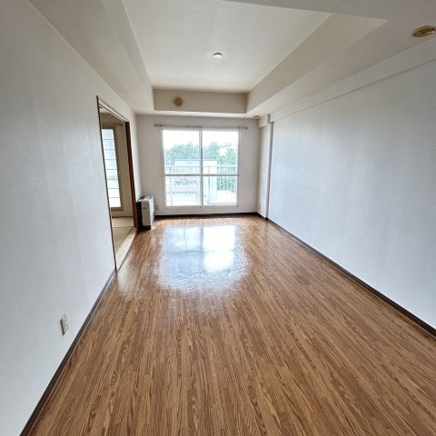 ティアラ高砂ハイツの居間・リビング