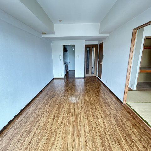 ティアラ高砂ハイツの居間・リビング