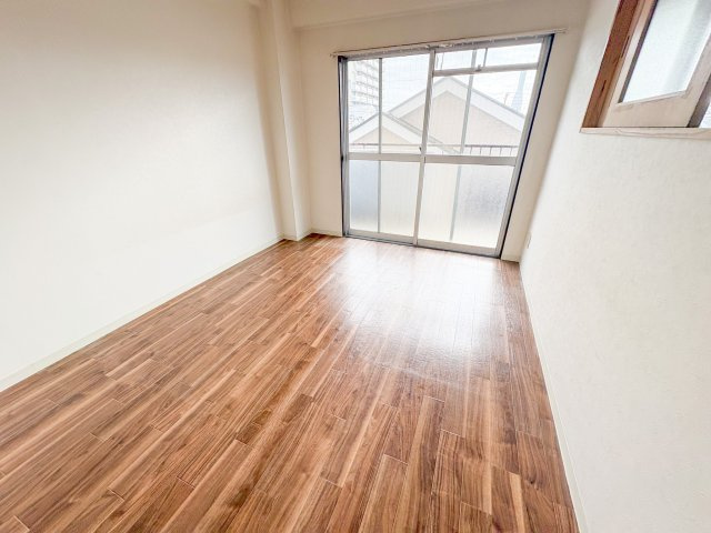 コーポラス翌檜の洋室