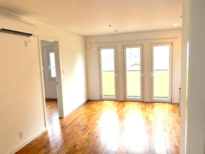 【居間・リビング】 | ヴィラアイビス | 陽当たり良好