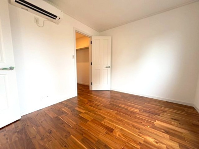 【寝室】 | ヴィラアイビス | シンプルな内装