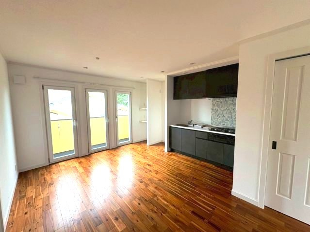 【居間・リビング】 | ヴィラアイビス | 便利な3口コンロ