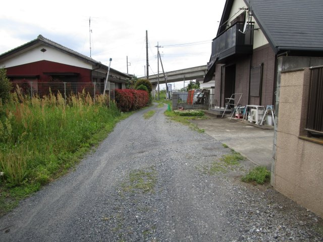 東松山市大字下野本土地　75坪の前面道路含む現地写真