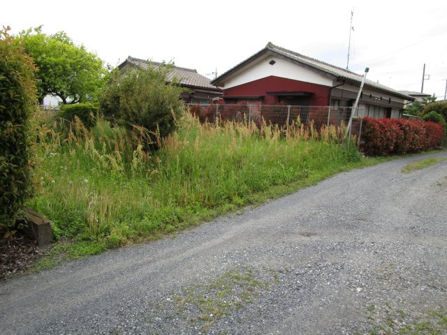 東松山市大字下野本土地　75坪の前面道路含む現地写真