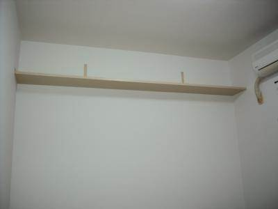 ヤングヴィレッジ嵯峨の内装|部屋上部棚