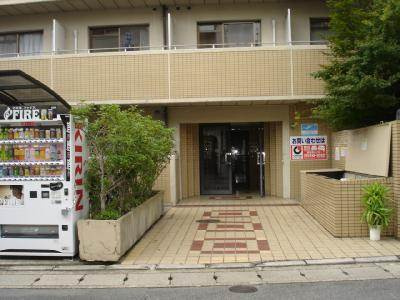 ヤングヴィレッジ嵯峨のエントランス