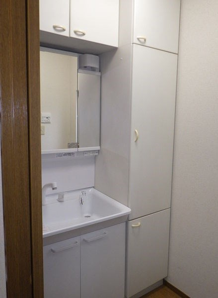 高間町貸家の洗面所