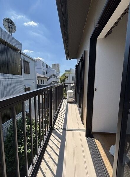 高間町貸家のバルコニー