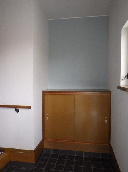 高間町貸家の玄関