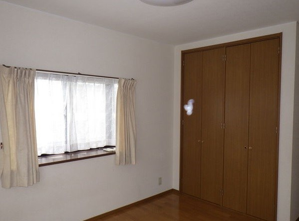 高間町貸家の寝室