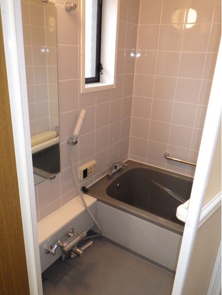 高間町貸家の浴室