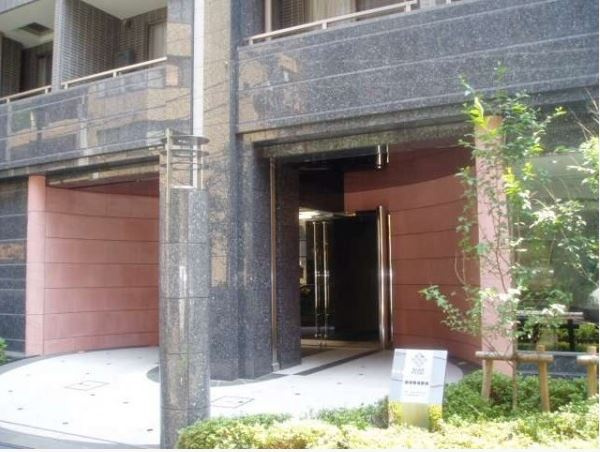 パレステュディオ新宿御苑前のエントランス|パレステュディオ新宿御苑前