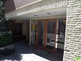 パレステュディオ新宿御苑前のエントランス|パレステュディオ新宿御苑前