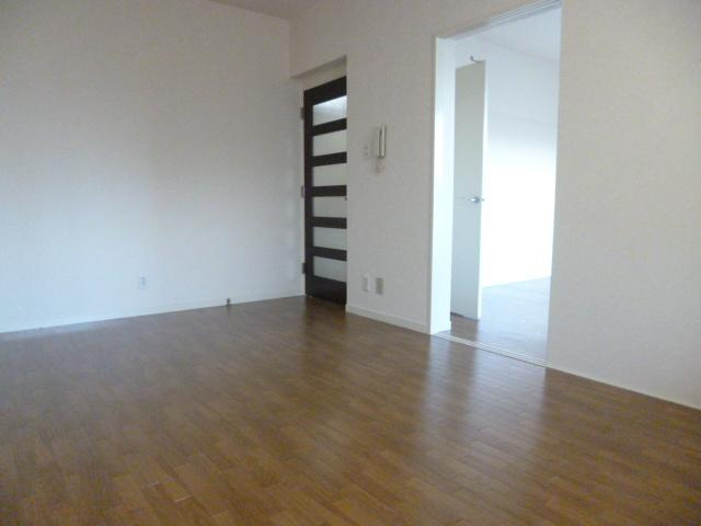 秋本マンションの洋室|コンパクトで使いやすい洋室です